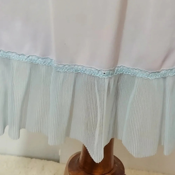 Vintage Baby Blue Kayser Tiny Pleats and Lace Full Slip with Adjustable Shoulder - Picture 12 of 16